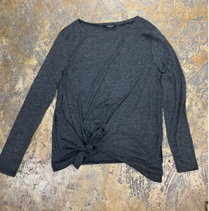 Long Sleeve Gray Knotted Front
